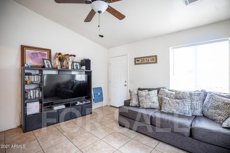 5817 S 11th Dr, Phoenix, AZ 85041