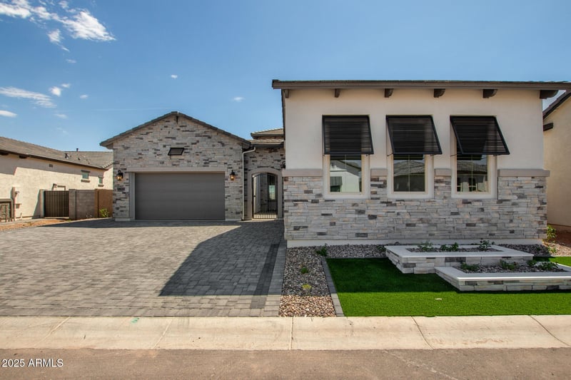 5817 Sanford St, Mesa, AZ 85215