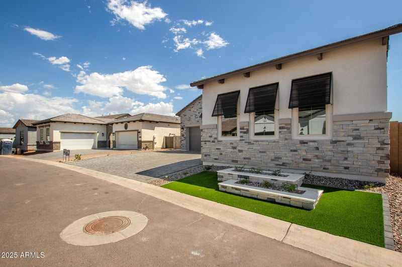 5817 Sanford St, Mesa, AZ 85215