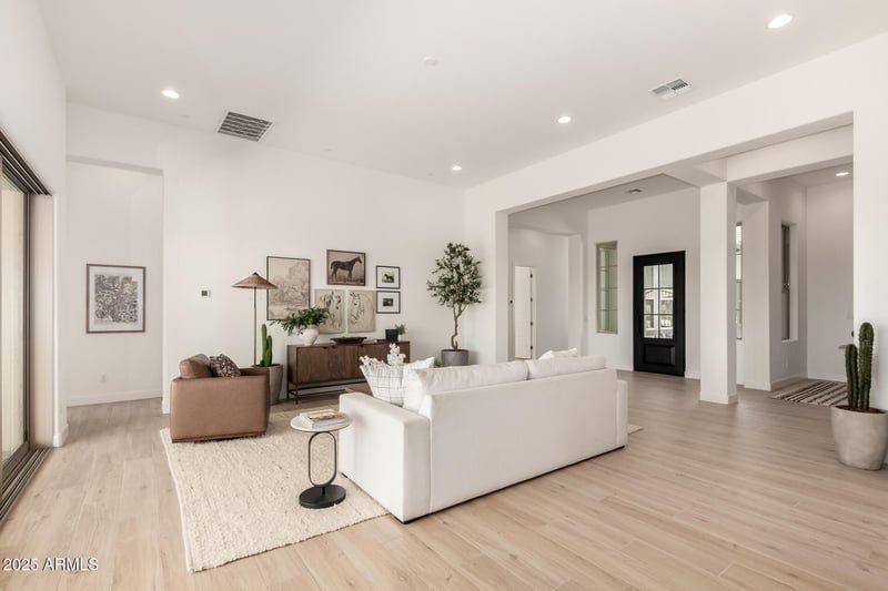 5817 Sanford St, Mesa, AZ 85215