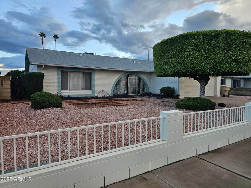 5817 Tierra Buena Ln, Glendale, AZ 85306