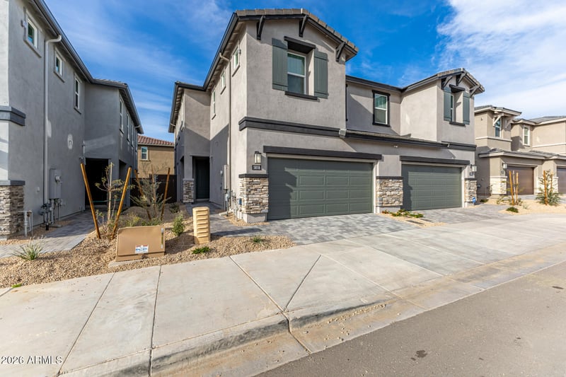 5818 E Zachary Dr, Phoenix, AZ 85054