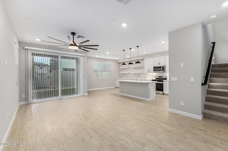 5818 E Zachary Dr, Phoenix, AZ 85054