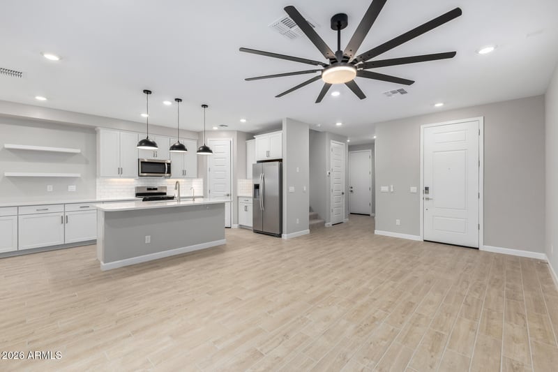 5818 E Zachary Dr, Phoenix, AZ 85054