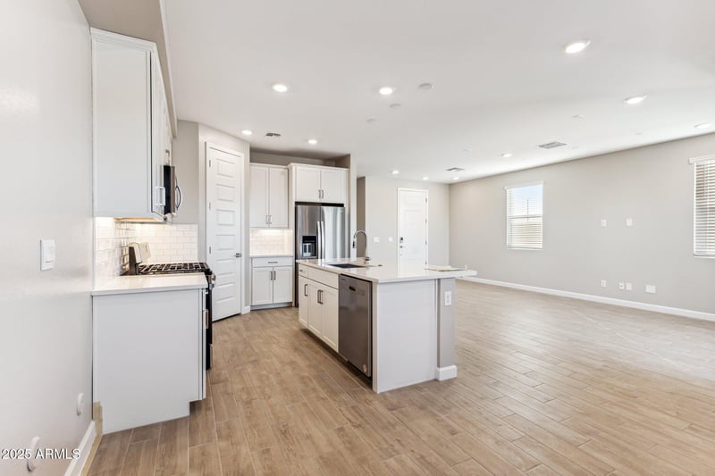 5818 Zachary Dr, Phoenix, AZ 85054