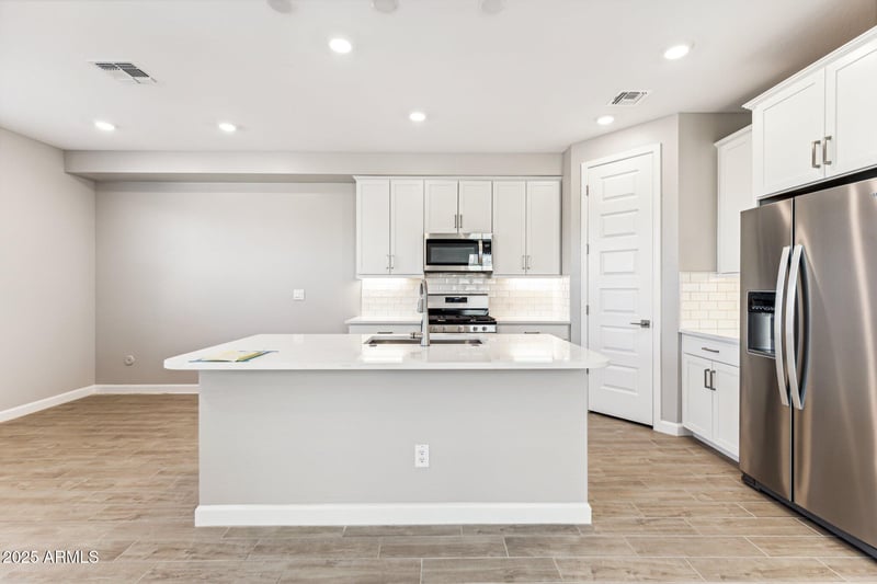 5818 Zachary Dr, Phoenix, AZ 85054