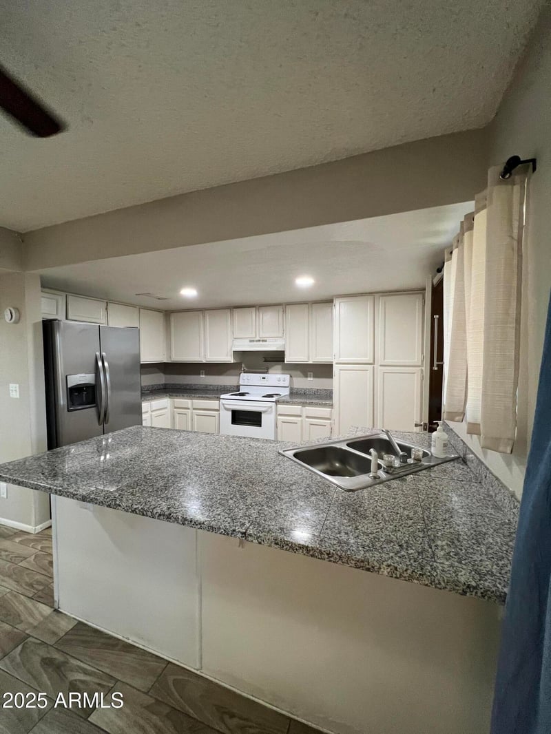 5819 59th Dr, Glendale, AZ 85301