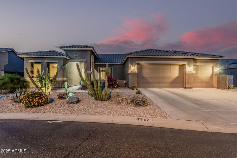 582 Stirrup Ln, San Tan Valley, AZ 85143