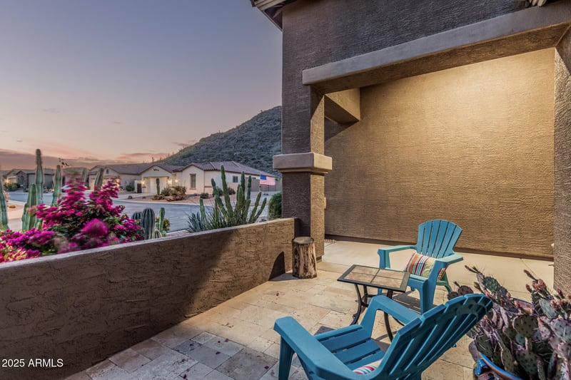 582 Stirrup Ln, San Tan Valley, AZ 85143