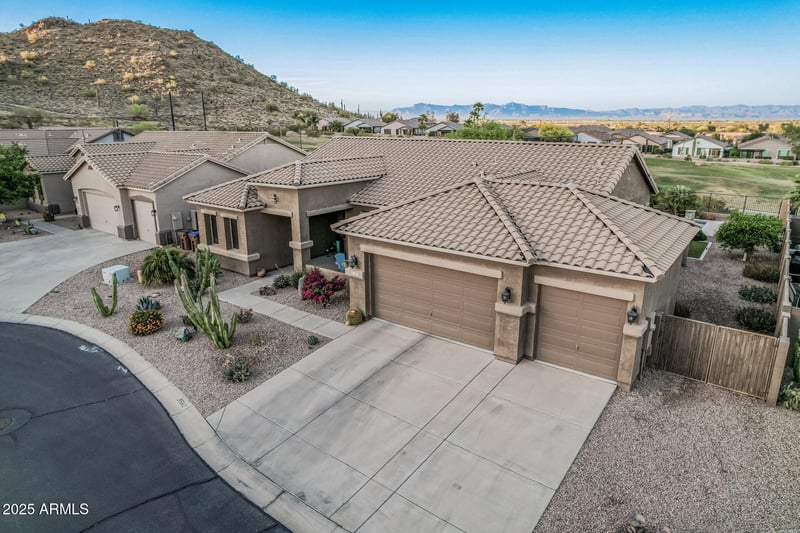 582 Stirrup Ln, San Tan Valley, AZ 85143