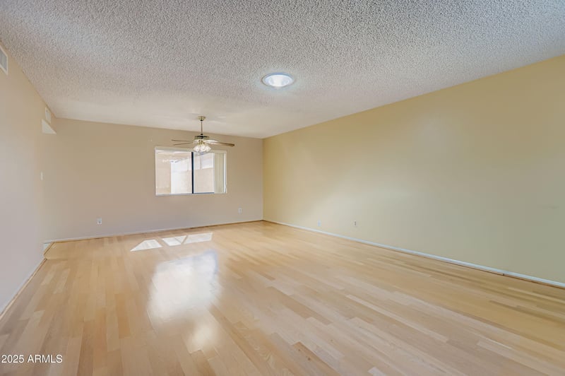 5820 Gelding Dr, Glendale, AZ 85306