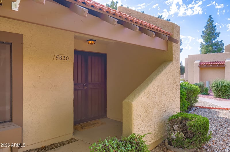 5820 Gelding Dr, Glendale, AZ 85306