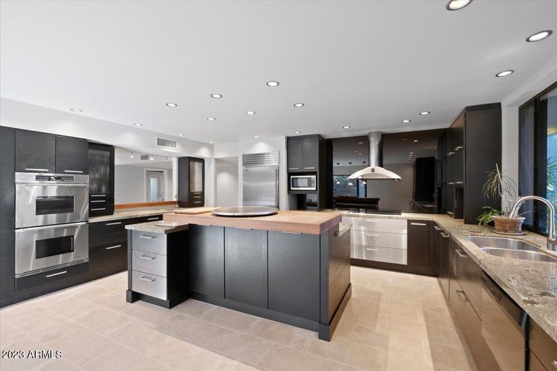 5820 N Echo Canyon Ln, Phoenix, AZ 85018