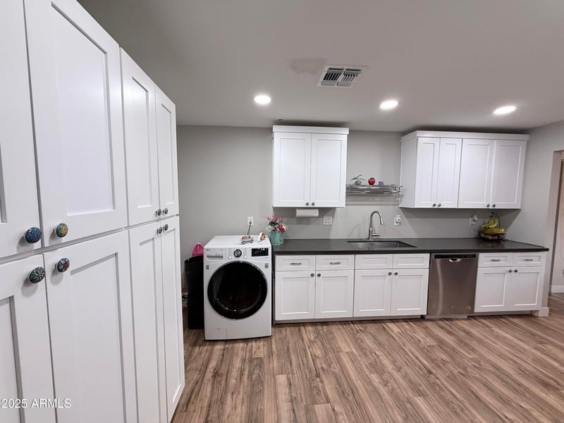 5821 Clarendon Ave, Phoenix, AZ 85031