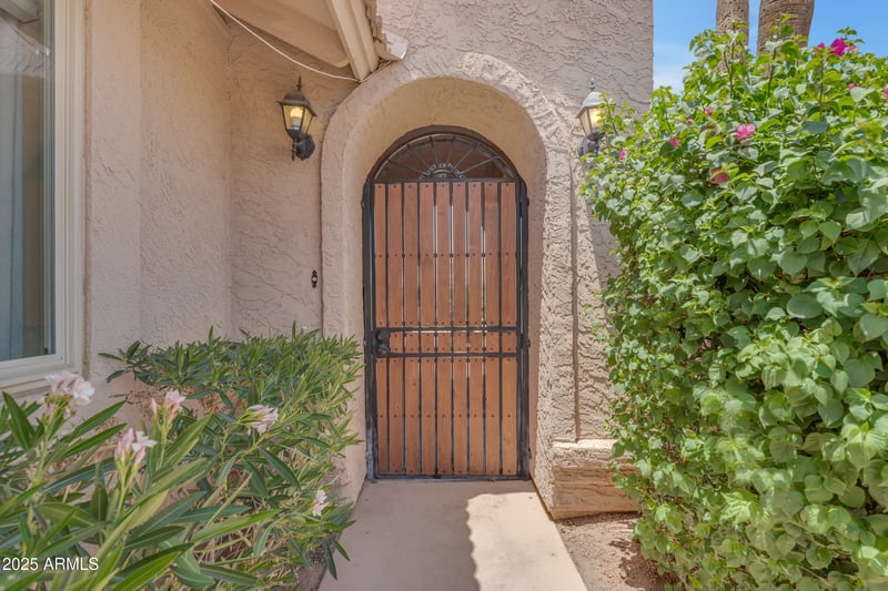 5822 Abraham Ln, Glendale, AZ 85308