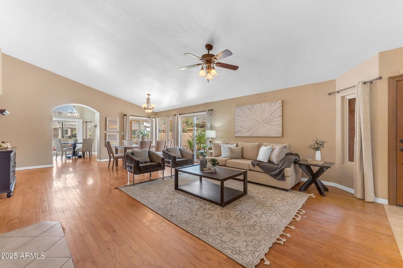 5822 Abraham Ln, Glendale, AZ 85308