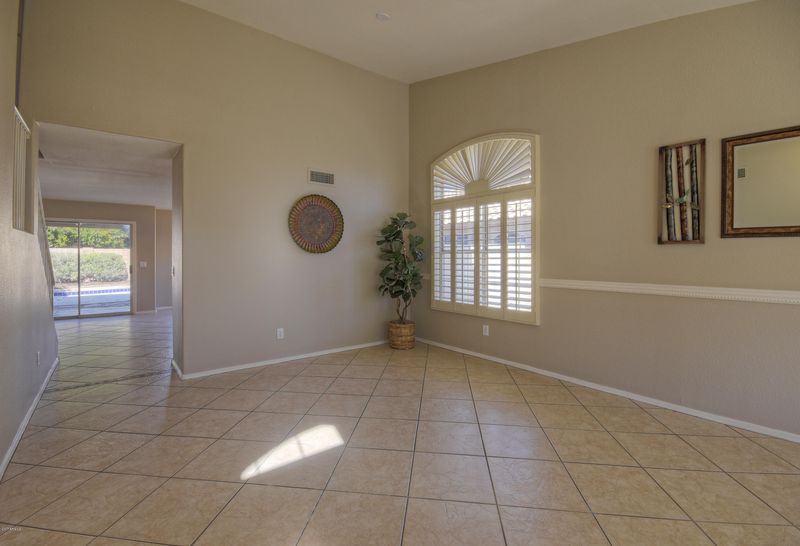 5822 W Comet Ave, Glendale, AZ 85302
