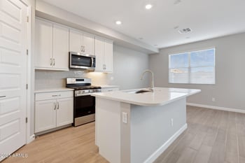 5822 Zachary Dr, Phoenix, AZ 85054