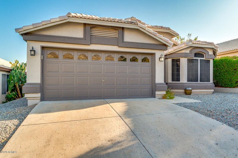 5824 W Electra Ln, Glendale, AZ 85310