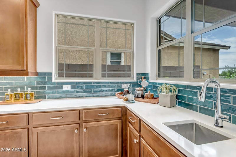 5826 Mauna Loa Ln, Glendale, AZ 85306