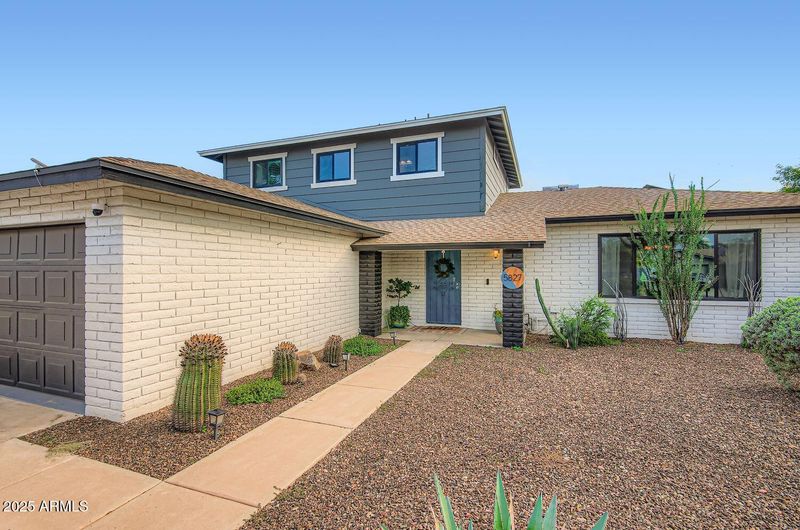 5827 W Mescal St, Glendale, AZ 85304
