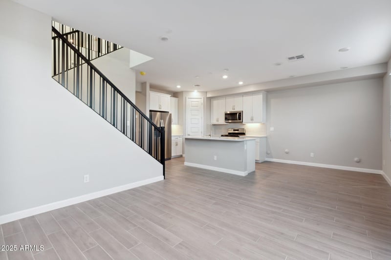 5829 E Zachary Dr, Phoenix, AZ 85054