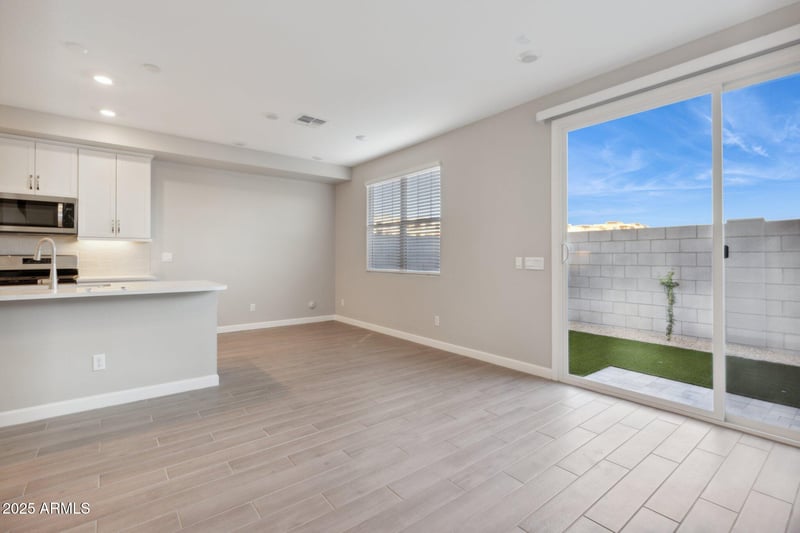 5829 Zachary Dr, Phoenix, AZ 85054