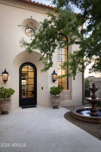 5830 N Echo Canyon Ln, Phoenix, AZ 85018