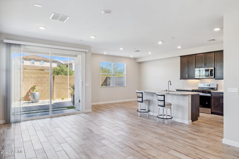 5830 Zachary Dr, Phoenix, AZ 85054