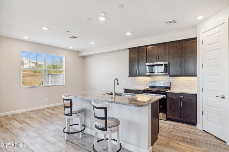5830 Zachary Dr, Phoenix, AZ 85054