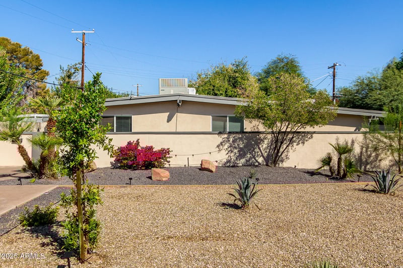 5833 10th St, Phoenix, AZ 85014