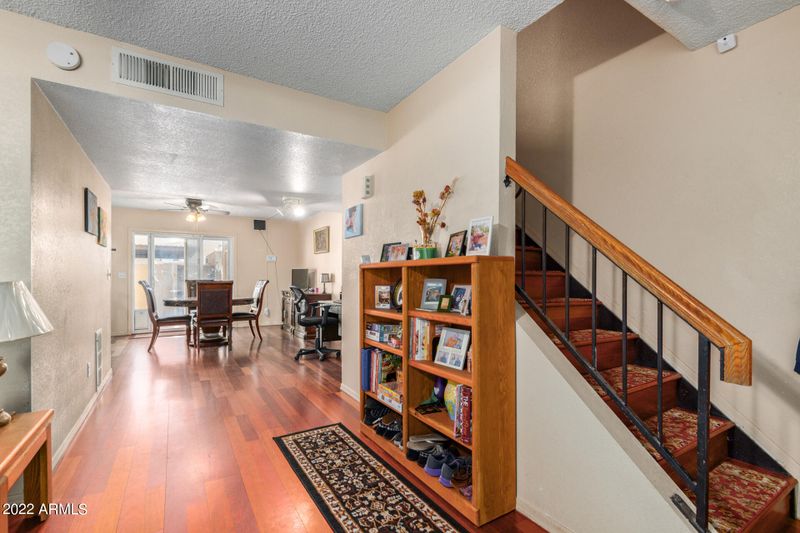 5834 W Winchcomb Dr, Glendale, AZ 85306