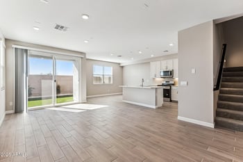 5834 Zachary Dr, Phoenix, AZ 85054