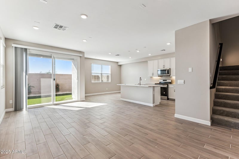 5834 Zachary Dr, Phoenix, AZ 85054