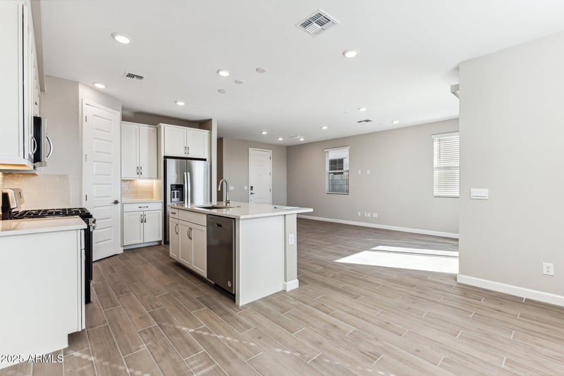 5834 Zachary Dr, Phoenix, AZ 85054