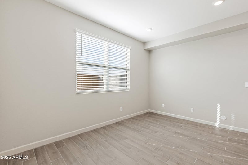 5834 Zachary Dr, Phoenix, AZ 85054
