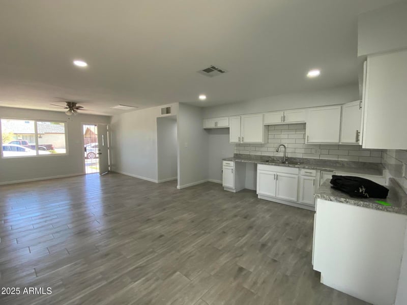 5836 64th Ave, Glendale, AZ 85301