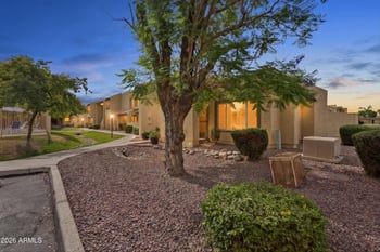 5836 W Winchcomb Dr, Glendale, AZ 85306