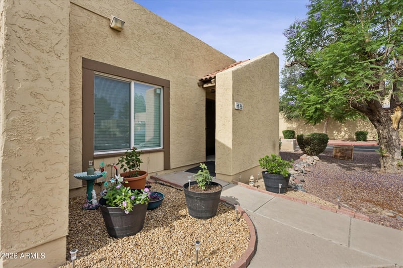 5836 W Winchcomb Dr, Glendale, AZ 85306