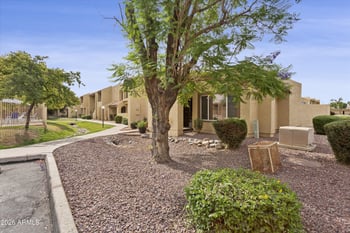 5836 W Winchcomb Dr, Glendale, AZ 85306