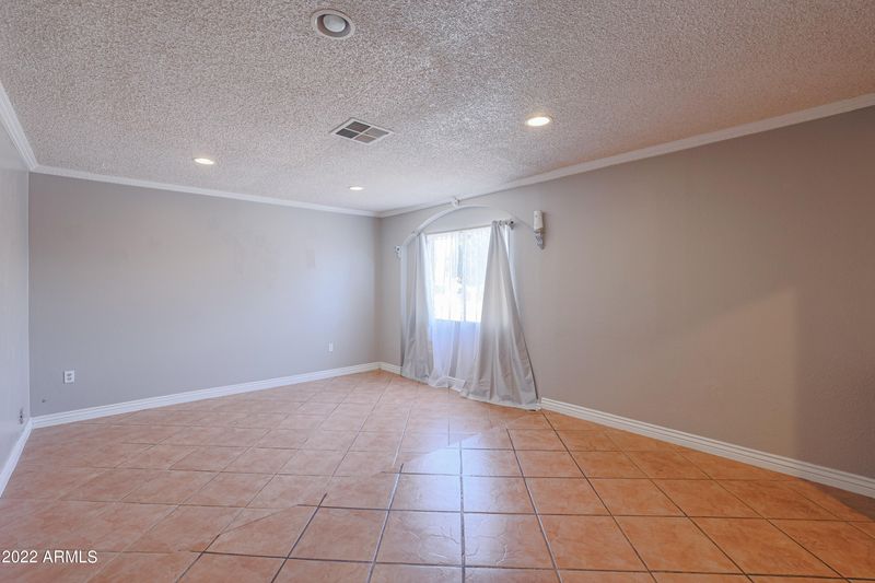 5838 N 63rd Dr, Glendale, AZ 85301