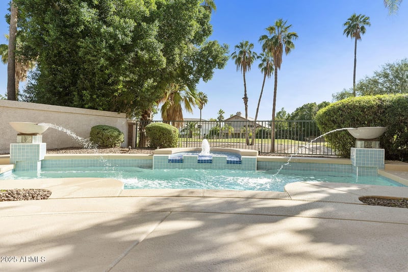 5839 Del Lago Cir, Glendale, AZ 85308