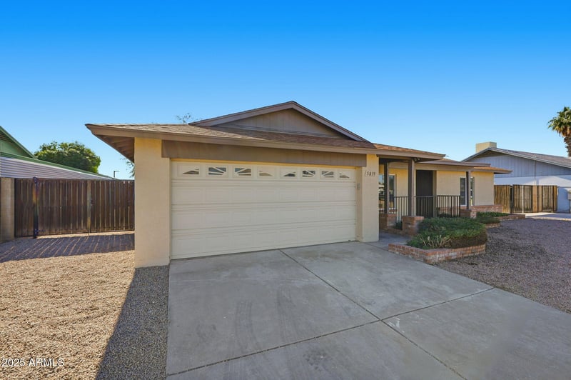 5839 Hearn Rd, Glendale, AZ 85306