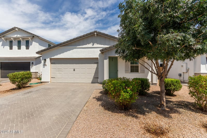 584 Hazelnut Ln, San Tan Valley, AZ 85140