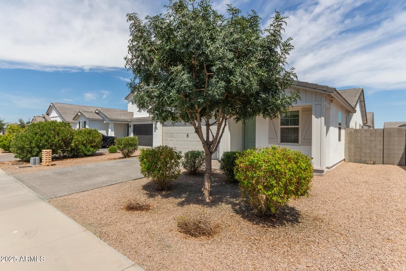 584 Hazelnut Ln, San Tan Valley, AZ 85140