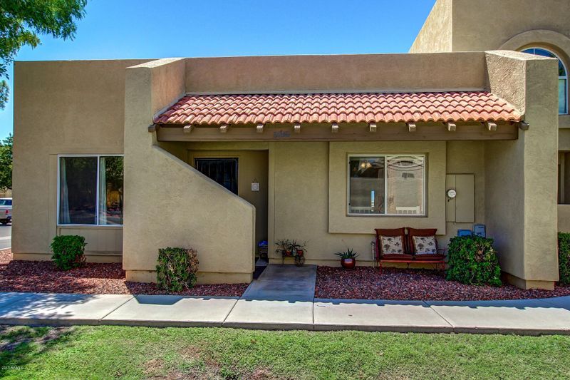 5840 W Gelding Dr, Glendale, AZ 85306