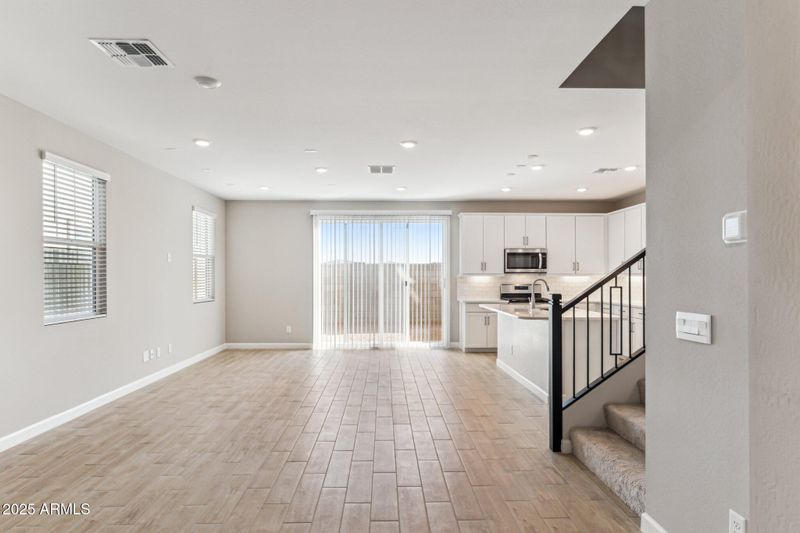 5841 E Zachary Dr, Phoenix, AZ 85054