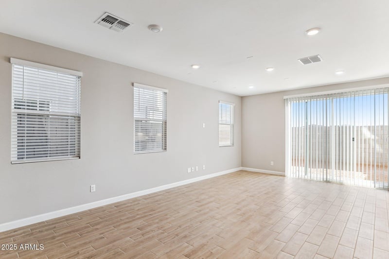 5841 Zachary Dr, Phoenix, AZ 85054