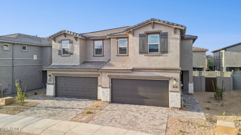 5842 E Zachary Dr, Phoenix, AZ 85054