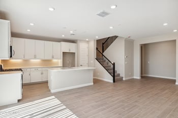 5842 Zachary Dr, Phoenix, AZ 85054